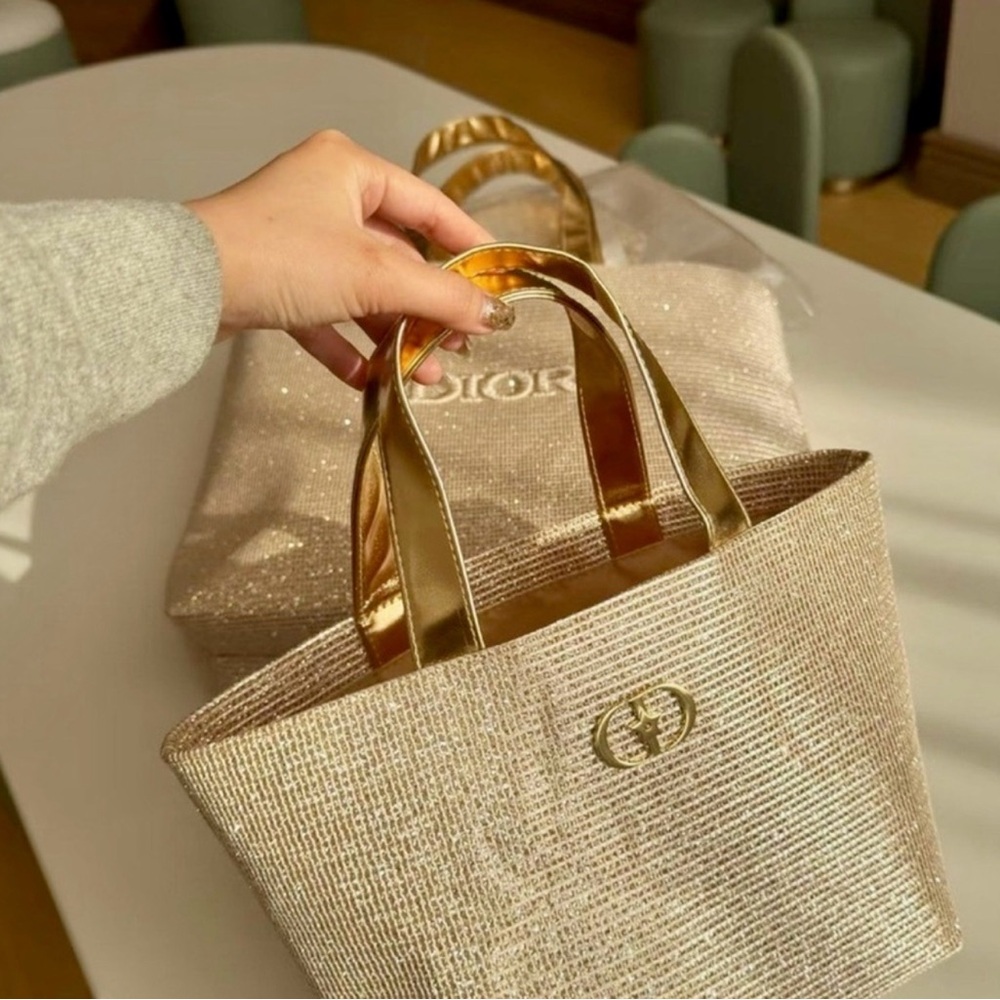 Dior bag Gold star Beauty Limited Holiday Gold Edition Bag Medium NWT 13x7.5x5 - Picture 6 of 12